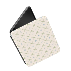 Petit Petals | Dainty Lattice Kindle Case